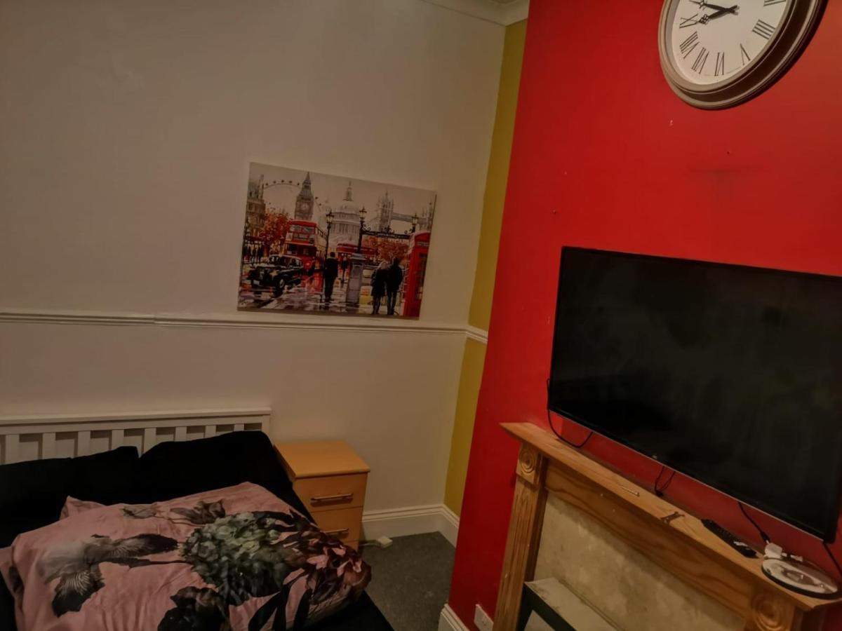 The Superhost - 4 Bedroom House Съндърланд Екстериор снимка
